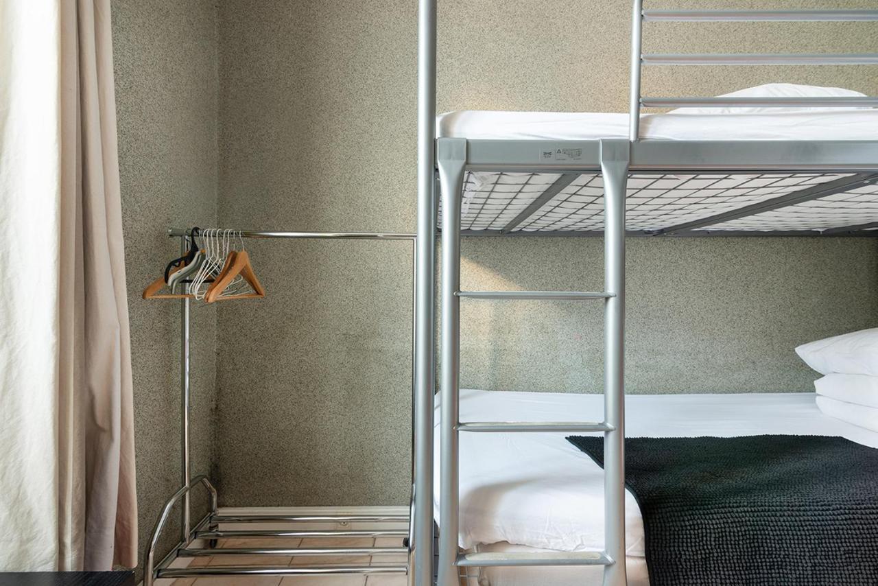 Cameleon Paris Guesthouse Pantin Exterior photo